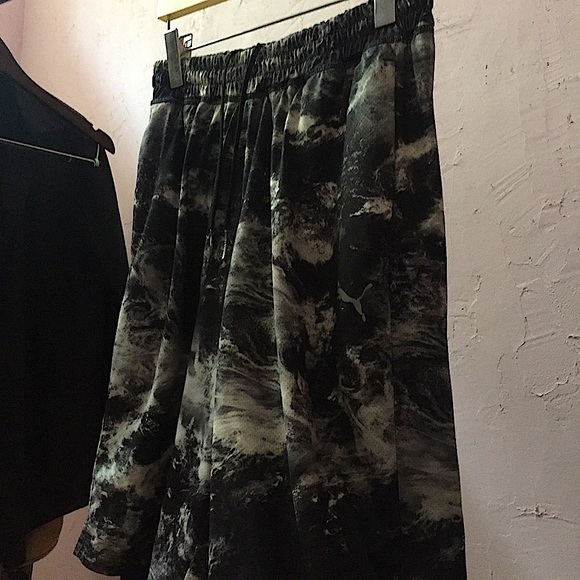 PUMA Sports Compression Shorts - Picture 3 of 6